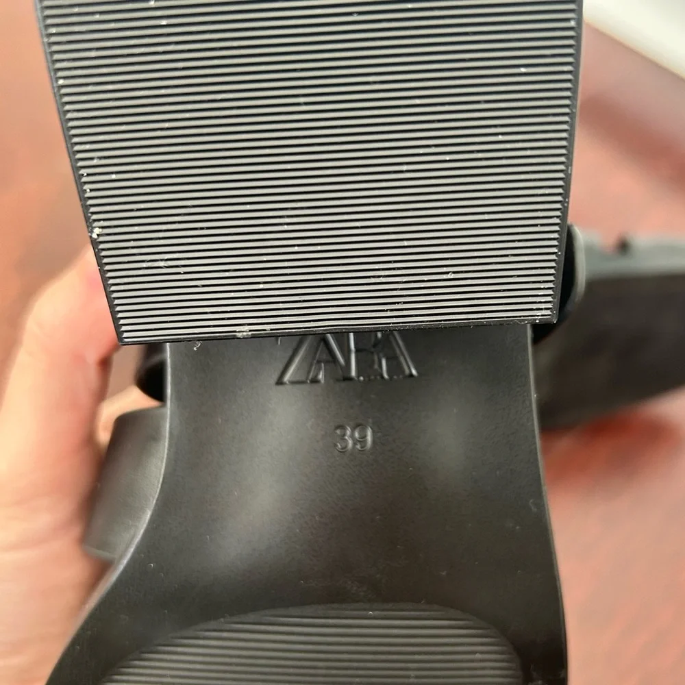 Zara Black Strappy Buckle Block Heel Sandals - Picture 7 of 7